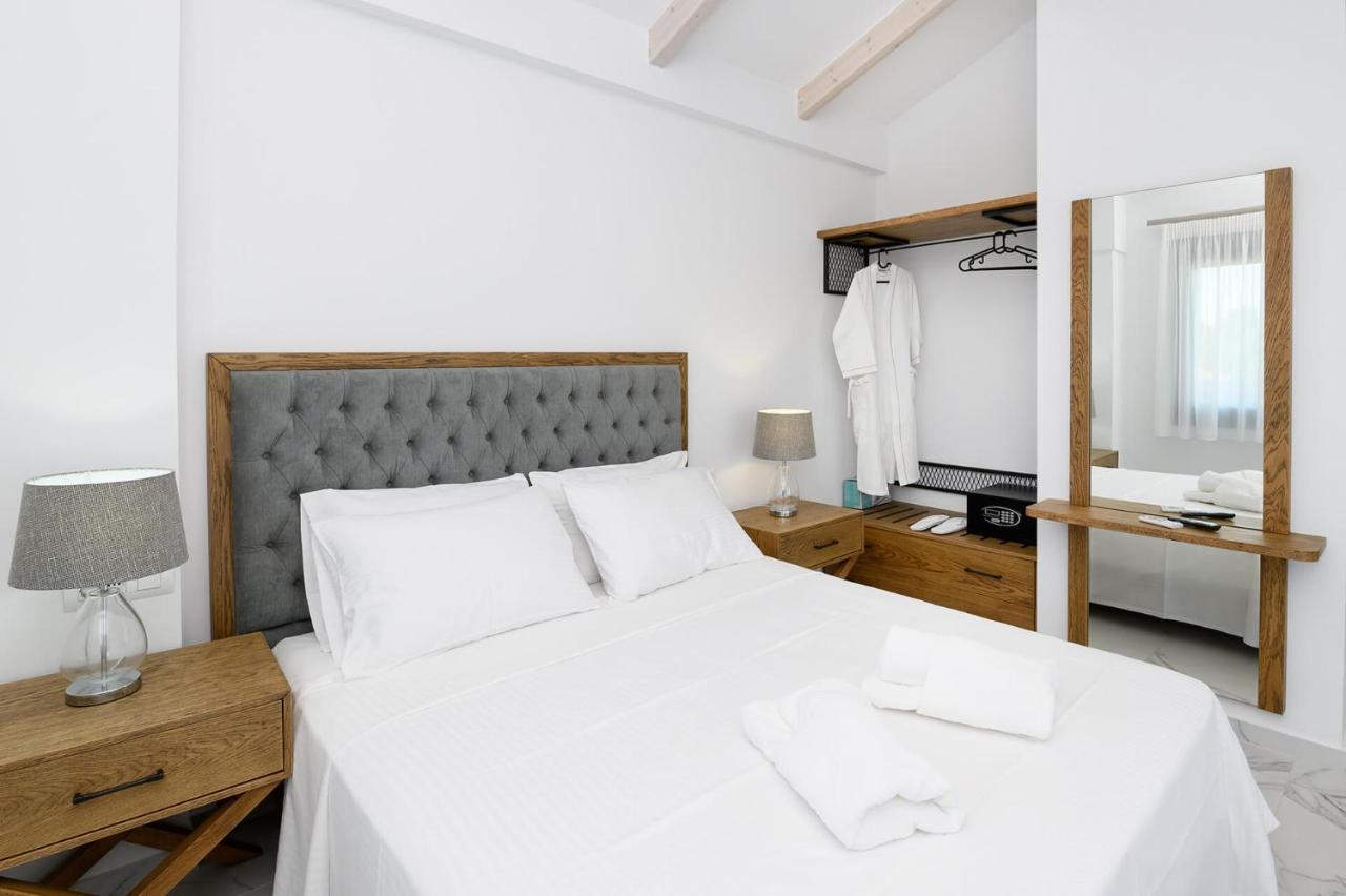 Momento Luxury Apartments Walking Distance From The Beach Nikiana Buitenkant foto